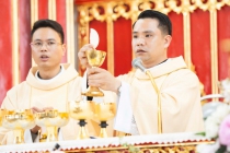 Cha Phêrô Bùi Văn Tuyên dâng lễ tạ ơn tại giáo xứ Cẩm Phả