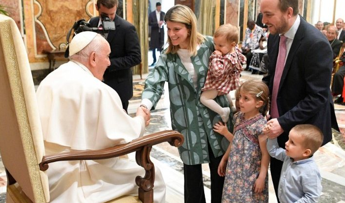 ĐTC gặp gỡ các tham dự viên phiên họp khoáng đại của Bộ Giáo dân, Gia đình và Sự sống (Vatican Media)