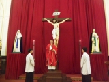 Hình ảnh nghi thức thứ sáu Tuần Thánh tại nhà thờ Chính Tòa Hải Phòng