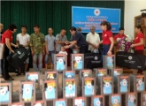 Caritas Hải Phòng tặng tủ thuốc cho bà con ngư dân huyện Thủy Nguyên