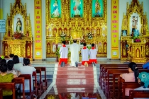 Giáo xứ Đại Bát chầu Mình Thánh thay Giáo phận