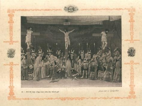 Hình ảnh buổi diễn vở Tuồng Thương khó năm 1913, nhân 50 năm thành lập Trường Latin Sài Gòn (Đại Chủng viện Thánh Giuse ngày nay)