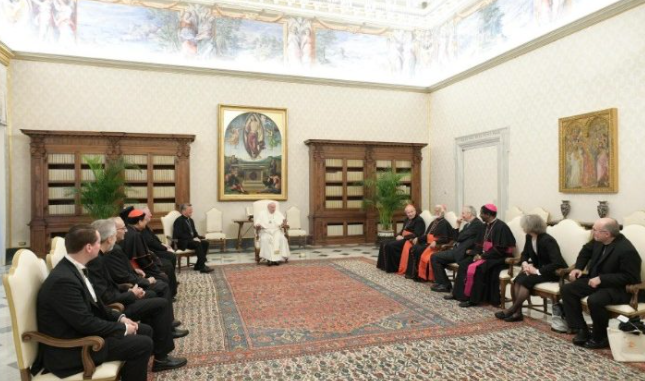 ĐTC gặp Ban Thư ký Thượng Hội đồng Giám mục (Vatican Media)