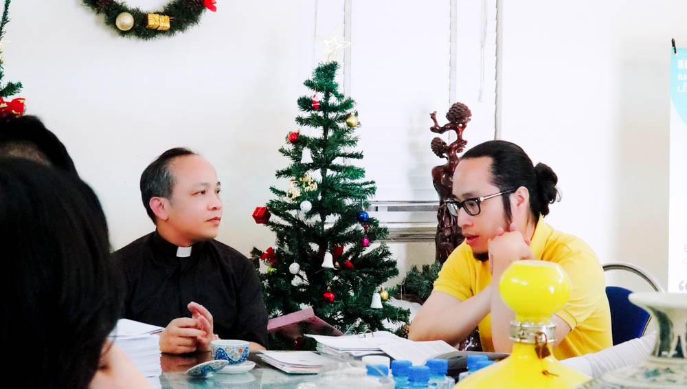 Trưởng ban sự kiện Hội DNCG HP Antôn Nguyễn Việt Tùng (áo vàng)