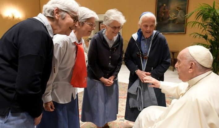 ĐTC gặp Gia đình thiêng liêng Charles de Foucauld (Vatican Media)