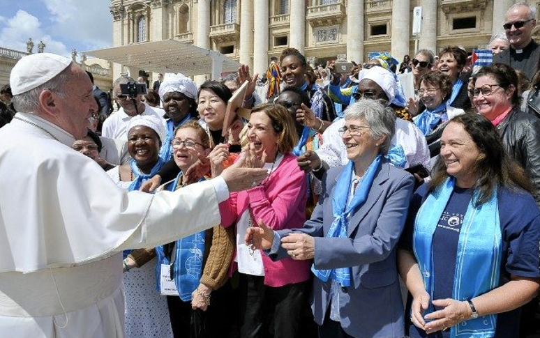 ĐTC chào một số thành viên của Liên minh Thế giới các Tổ chức Phụ nữ Công giáo 