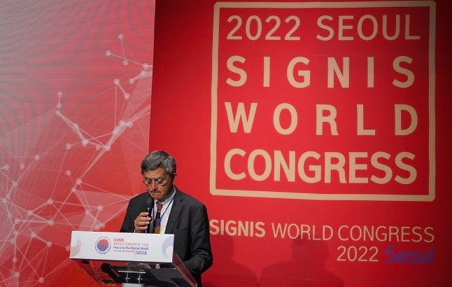 Ông Paolo Ruffini phát biểu tại Đại hội SIGNIS Thế giới năm 20222 tại Seoul 