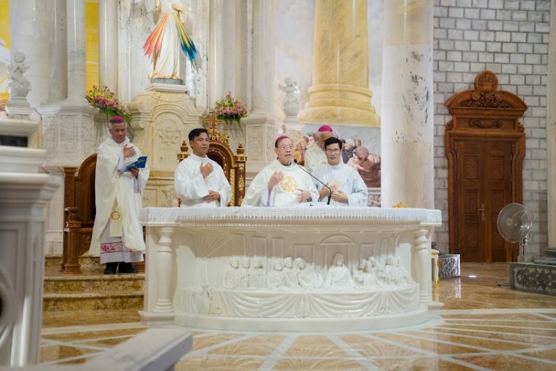 Đức Tổng Giuse Vũ Văn Thiên, Tổng Giám mục tổng Gp Hà Nội, chủ tế thánh lễ Khai mạc khóa thường huấn linh mục Giáo tỉnh Hà Nội đợt II năm 2022