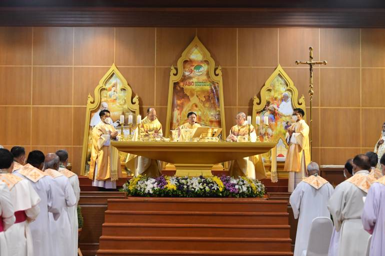 Thánh lễ khai mạc của Đại hội FABC 50 tại Trung tâm Huấn luyện Mục vụ Baan Phu Waan, Bangkok vào ngày 12 tháng 10 năm 2022.