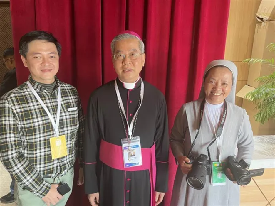 Người Công giáo Việt Nam tại cuộc gặp gỡ liên tôn của Đức Thánh Cha Phanxicô tại Ulaanbaatar, Mông Cổ, vào ngày 3 tháng 9 năm 2023. Nguồn ảnh: Courtney Mares/CAN